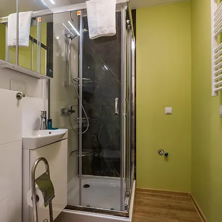 Shortstaypoland Batorego Апартаменты *